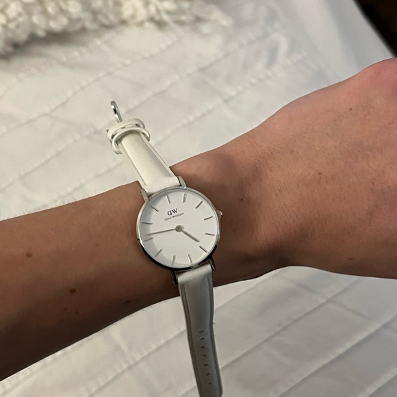 Daniel Wellington Silver and White Watch - Picture 2 of 3